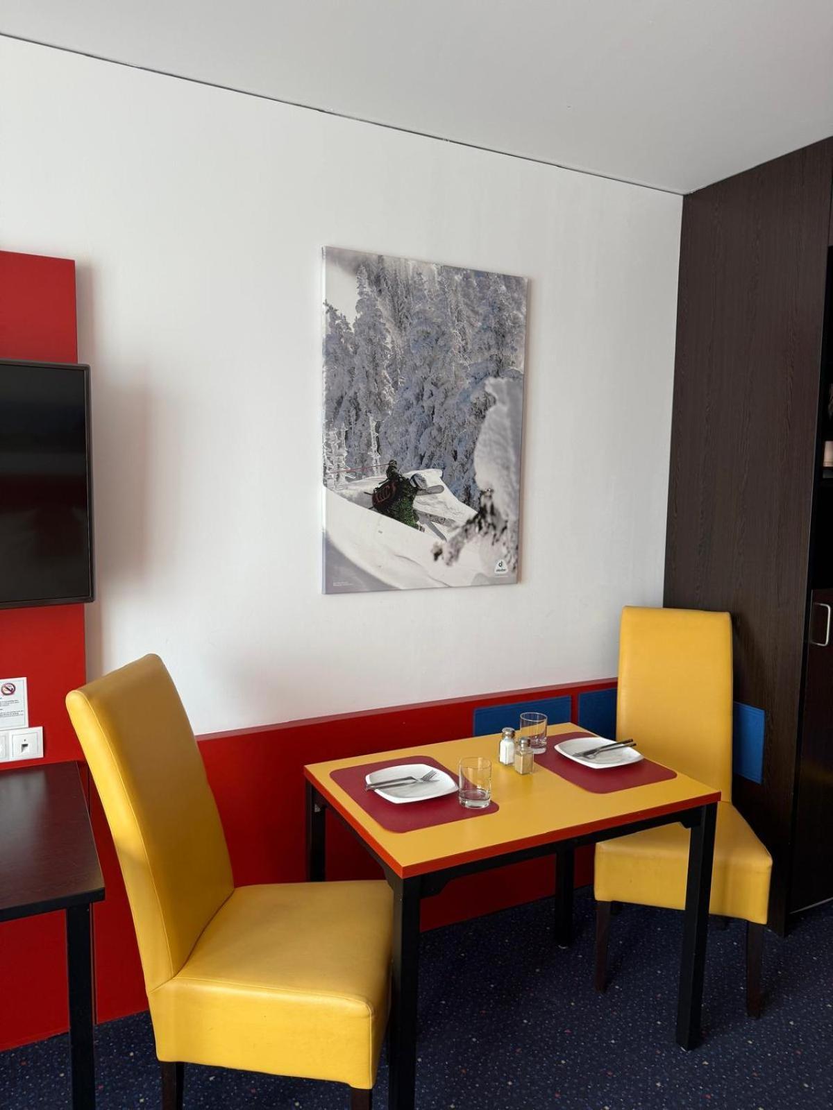 Stay2Munich Hotel & Serviced Apartments Brunnthal Exterior foto